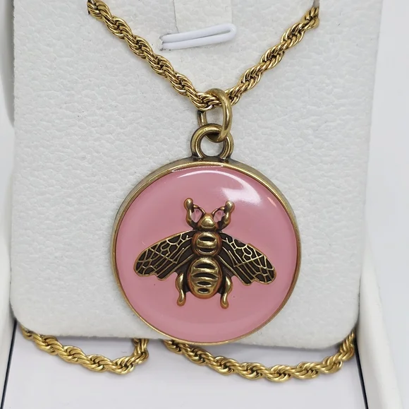 Gucci Pink Bee Medallion Pendant Necklace. On ATOLEA 18KT gold Plated Chain. - Picture 1 of 7